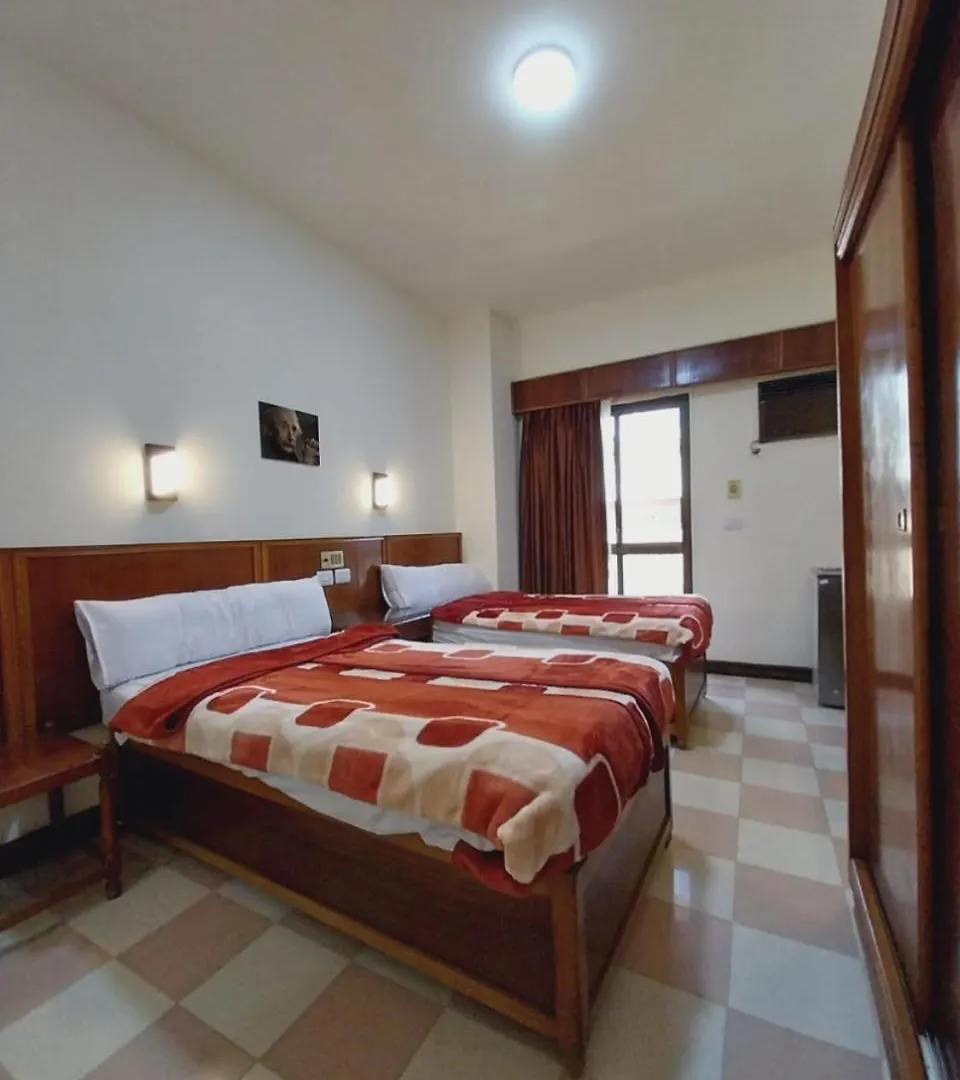 Merry Land Hotel & Roof Top Nile Restaurant Λούξορ