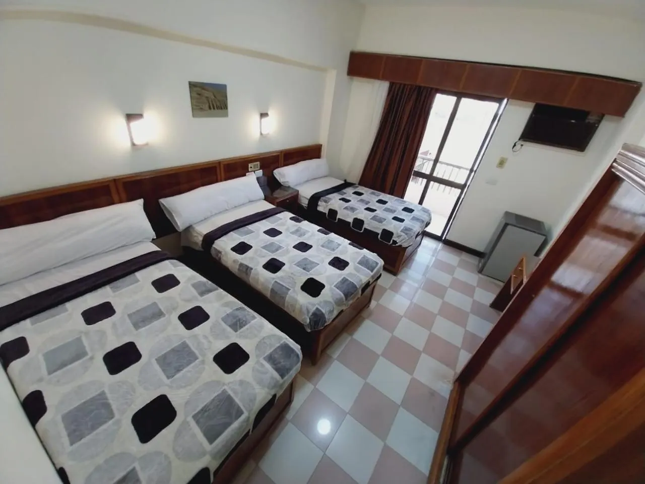 Merry Land Hotel & Roof Top Nile Restaurant Λούξορ