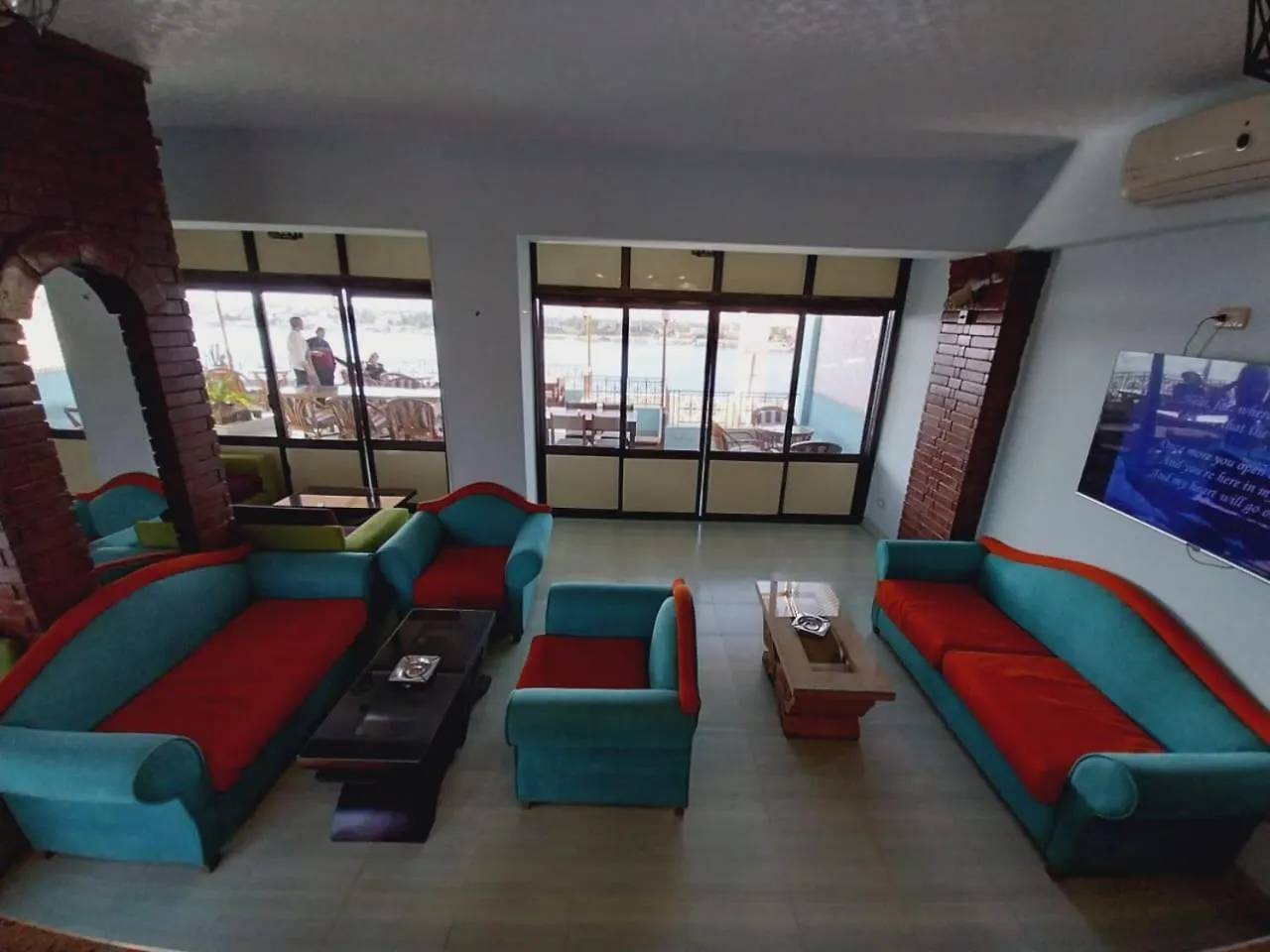 Merry Land Hotel & Roof Top Nile Restaurant Λούξορ