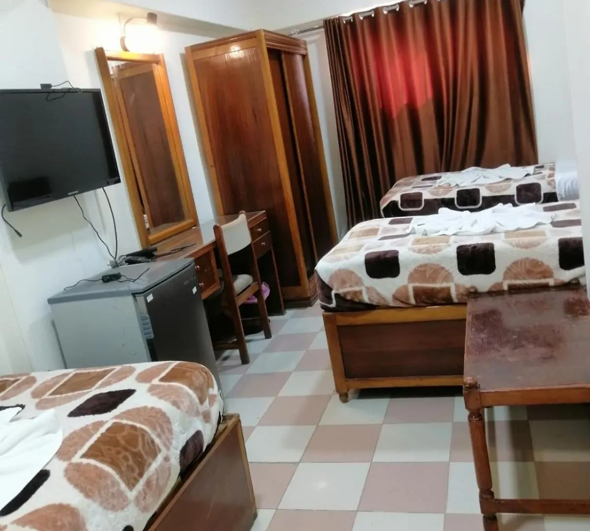 Merry Land Hotel & Roof Top Nile Restaurant Λούξορ