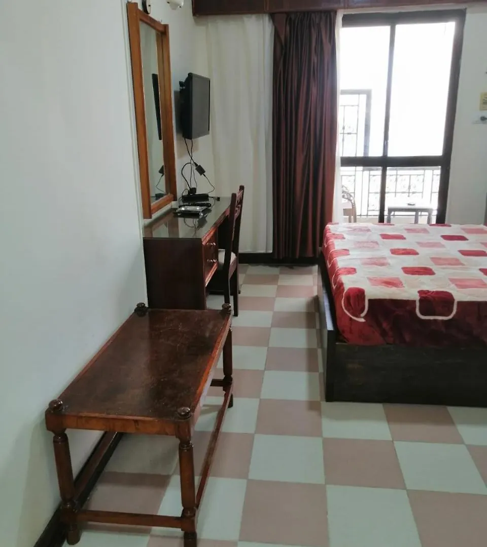 Merry Land Hotel & Roof Top Nile Restaurant Λούξορ