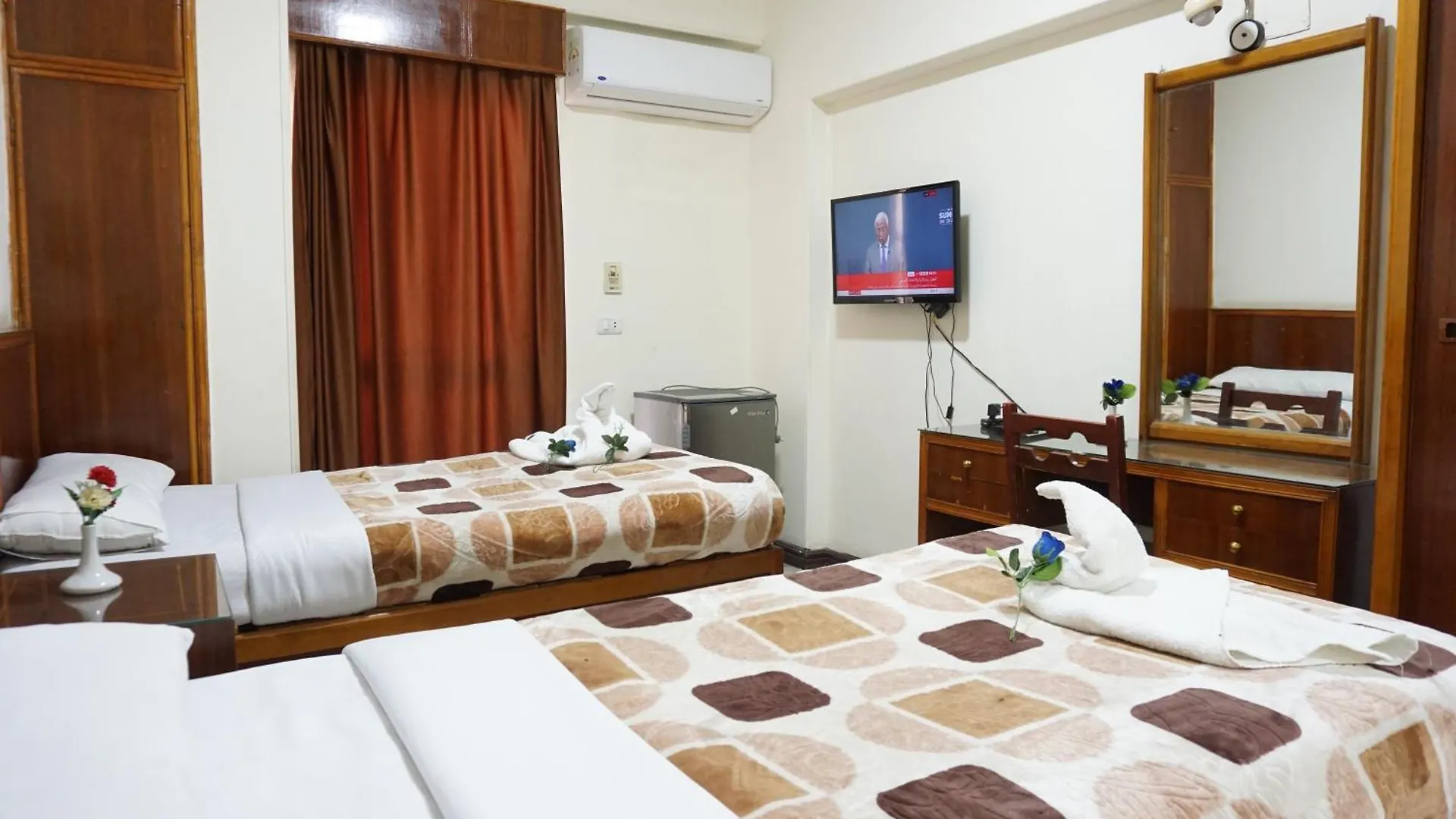 Merry Land Hotel & Roof Top Nile Restaurant Λούξορ